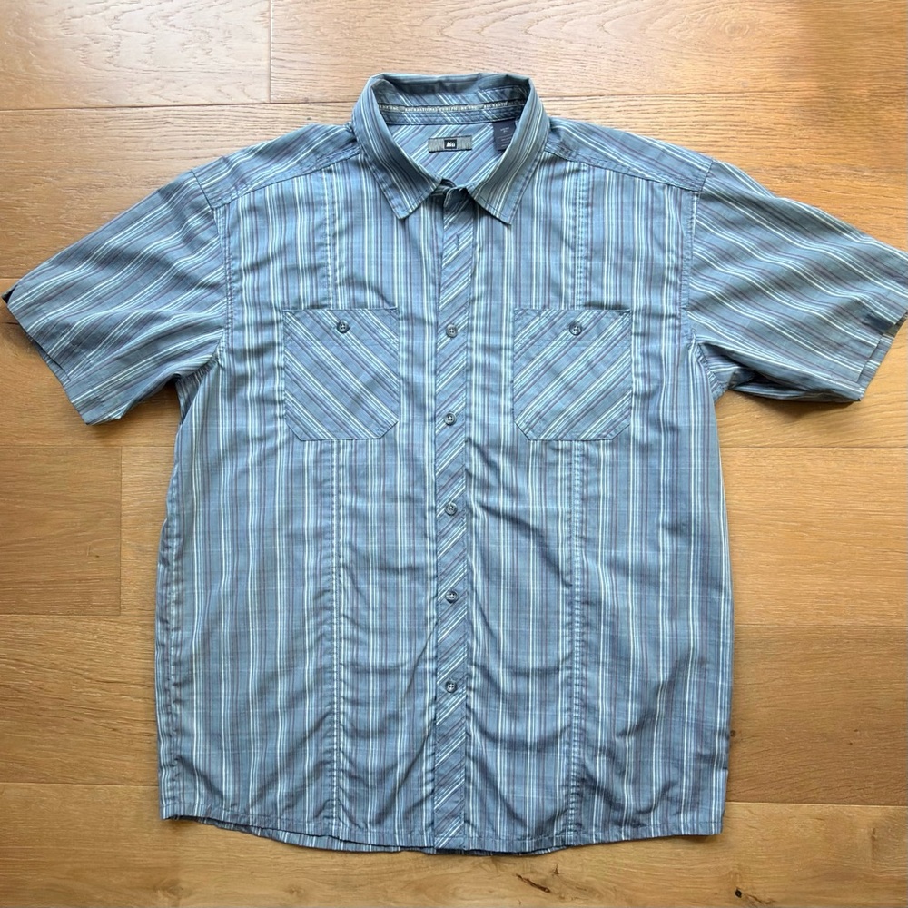 REI Outdoor Short Sleeve Plaid Stripe Button Down Shirt Mens XL Blue Gray EUC